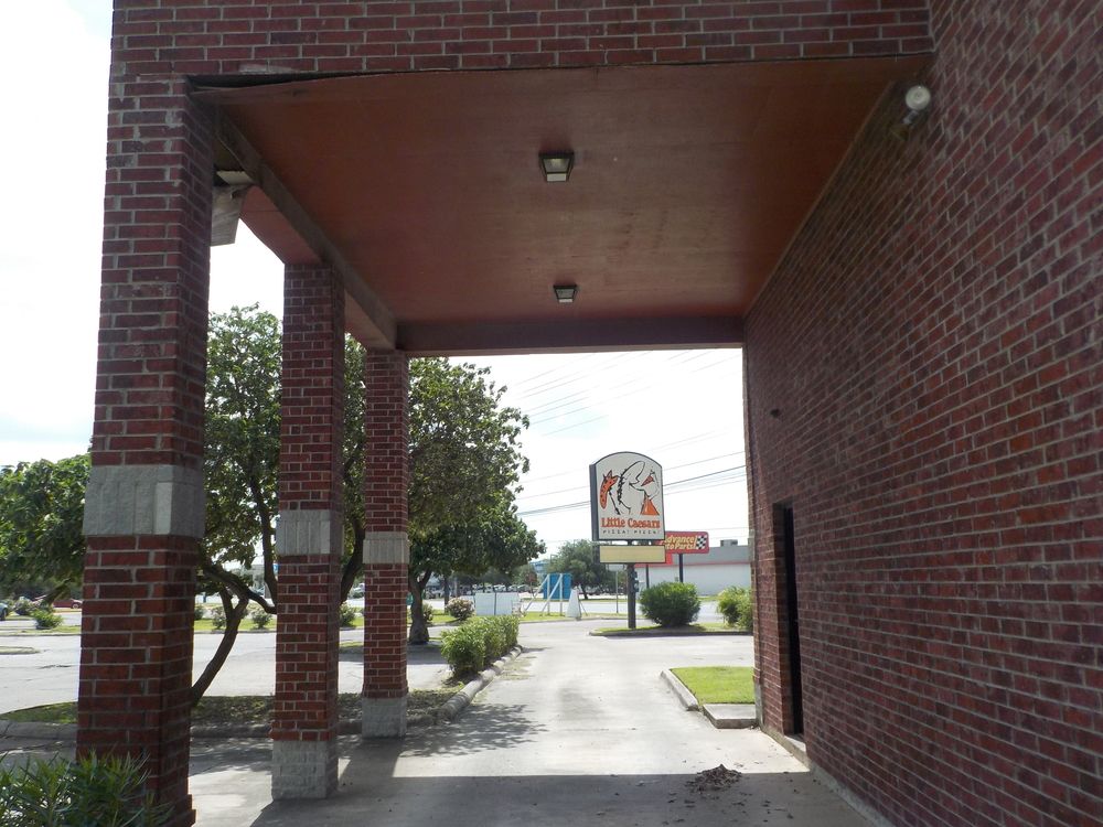 Tejon Plaza: 1601 Alton Gloor , Brownsville, TX 78526